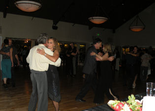 milonga toca tango dancing